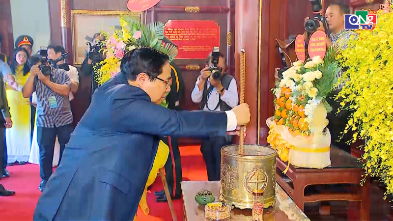  L&atilde;nh đạo Đảng, Nh&agrave; nước d&acirc;ng hương Thủ tướng Phạm Văn Đồng