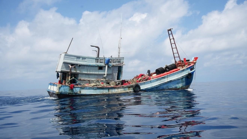 Bộ Tư lệnh V&ugrave;ng Cảnh s&aacute;t biển 4 bắt giữ t&agrave;u c&aacute; c&oacute; dấu hiệu vi phạm IUU