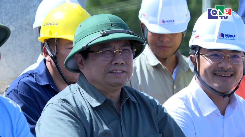 Thủ tướng Phạm Minh Ch&iacute;nh thị s&aacute;t cao tốc Quảng Ng&atilde;i - Ho&agrave;i Nhơn