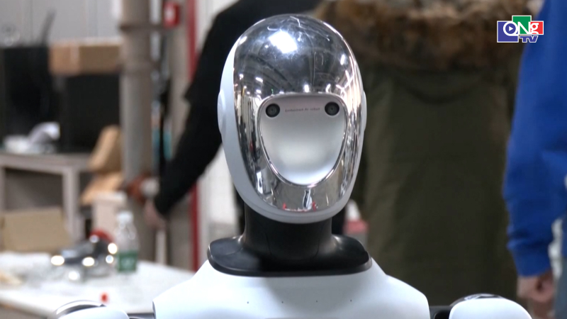 Robot h&igrave;nh người xuất hiện ng&agrave;y c&agrave;ng nhiều tại Trung Quốc