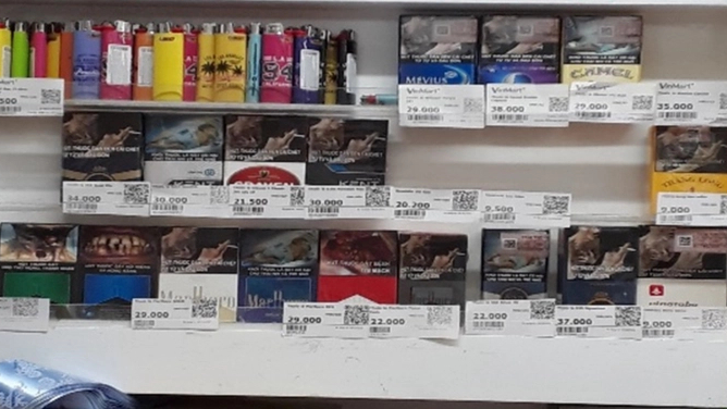 Đề xuất cấm trưng b&agrave;y thuốc l&aacute;, cửa h&agrave;ng phải che k&iacute;n khi b&aacute;n