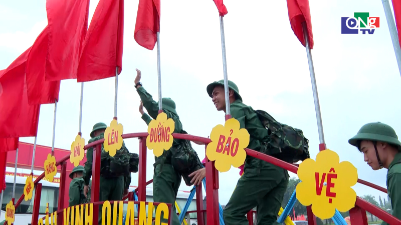 Thanh ni&ecirc;n cả nước l&ecirc;n đường nhập ngũ