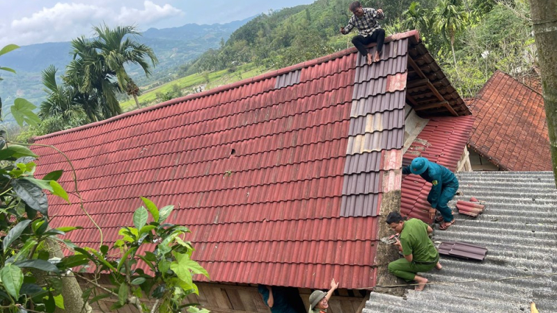 Khẩn trương khắc phục thiệt hại do lốc xo&aacute;y g&acirc;y ra