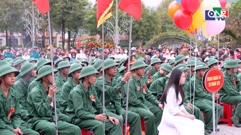 Hơn 1.440 thanh ni&ecirc;n người d&acirc;n tộc thiểu số tỉnh Quảng Ng&atilde;i l&ecirc;n đường nhập ngũ