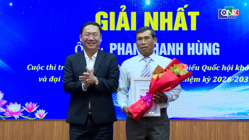 Trao giải Cuộc thi t&igrave;m hiểu về bầu cử