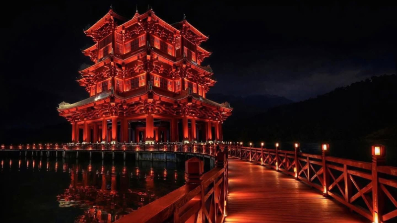 T&ograve;a th&aacute;p đỏ rực, lung linh về đ&ecirc;m, c&aacute;ch H&agrave; Nội 140km