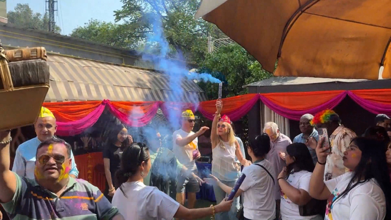 Lễ hội sắc m&agrave;u Ấn Độ lan tỏa t&igrave;nh đo&agrave;n kết v&agrave; tinh thần lạc quan