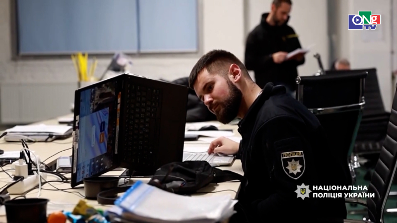 Cảnh s&aacute;t ch&acirc;u &Acirc;u triệt ph&aacute; diễn đ&agrave;n tội phạm mạng LeakBase