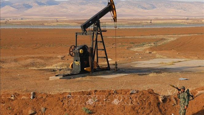 Gi&aacute; dầu Brent vượt ngưỡng 90 USD mỗi th&ugrave;ng 