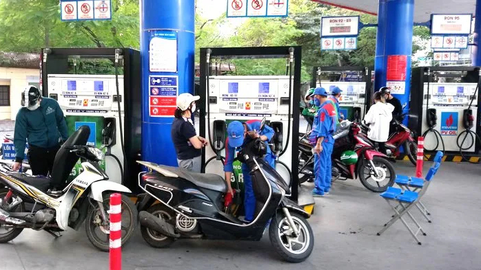 Điều chỉnh cơ chế điều h&agrave;nh gi&aacute; xăng dầu