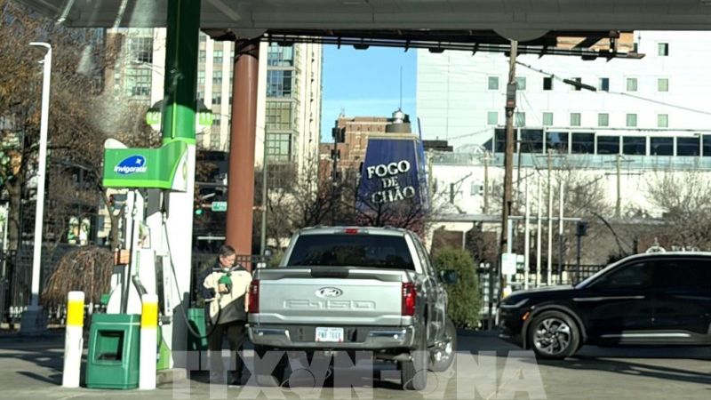 Bộ trưởng Năng lượng Mỹ tuy&ecirc;n bố gi&aacute; xăng sắp giảm