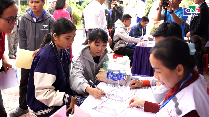 Tuyển dụng hơn 20.400 lao động