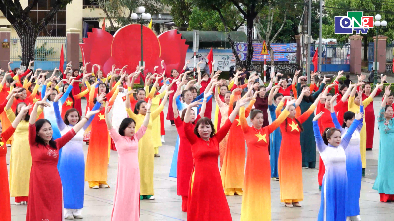 Gần 300 hội vi&ecirc;n phụ nữ x&atilde; Tr&agrave; Bồng đồng diễn d&acirc;n vũ ch&agrave;o mừng ng&agrave;y 8/3