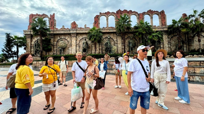 Kh&aacute;ch quốc tế đến việt nam vượt mốc 2 triệu lượt th&aacute;ng thứ 3 li&ecirc;n tiếp