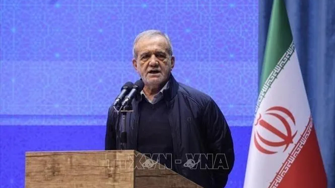 Tổng thống Iran khẳng định quyết t&acirc;m bảo vệ chủ quyền l&atilde;nh thổ