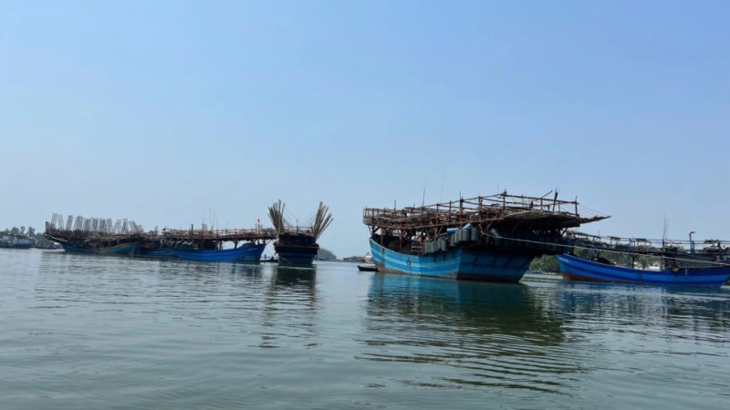 Hai t&agrave;u c&aacute; Quảng Ng&atilde;i hỏng m&aacute;y, tr&ocirc;i dạt tr&ecirc;n biển