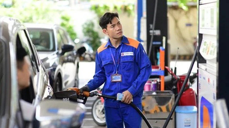 Ch&iacute;nh phủ giảm thuế nhập khẩu xăng dầu về 0% đến hết th&aacute;ng 4/2026 