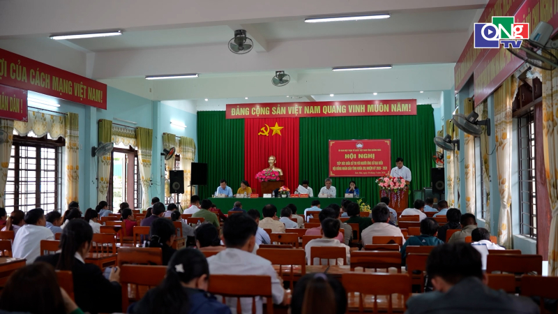 Hội nghị tiếp x&uacute;c giữa cử tri với người ứng cử HĐND tỉnh tại x&atilde; Sơn Mai