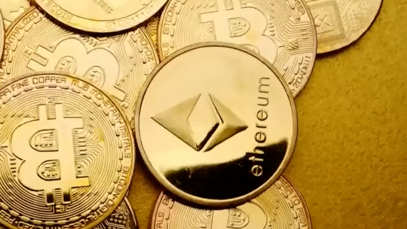 Bitcoin lại chạm mốc 70.000 USD