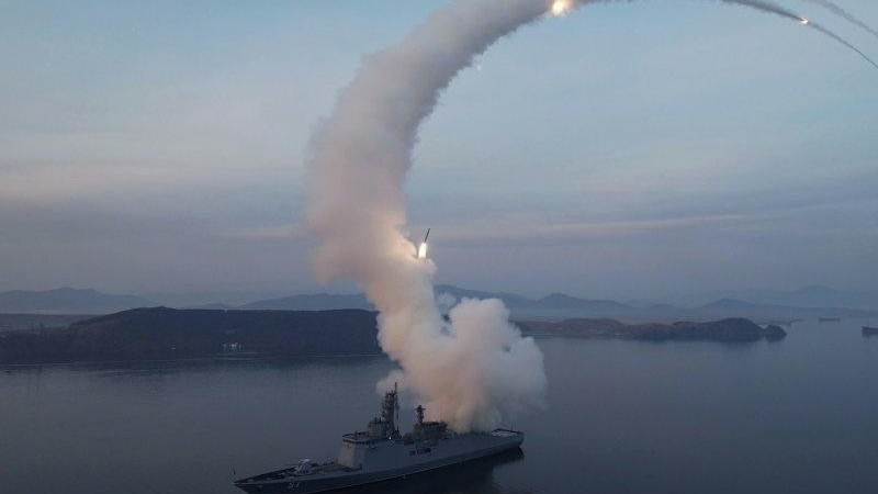Triều Ti&ecirc;n ph&oacute;ng thử t&ecirc;n lửa từ t&agrave;u khu trục