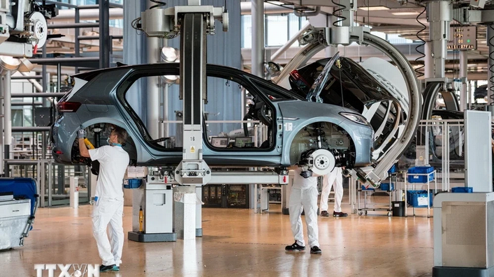 Volkswagen cắt giảm 50.000 việc l&agrave;m tại Đức