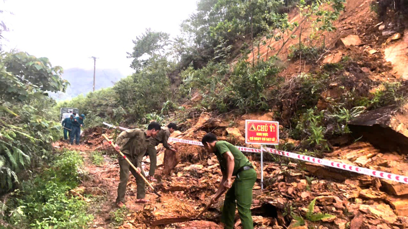 Khẩn trương th&ocirc;ng đường li&ecirc;n x&atilde;, đảm bảo giao th&ocirc;ng trước thềm bầu cử 