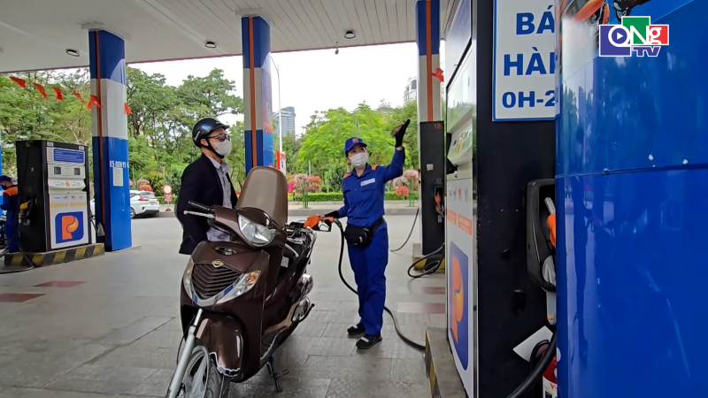 Gi&aacute; xăng dầu giảm mạnh