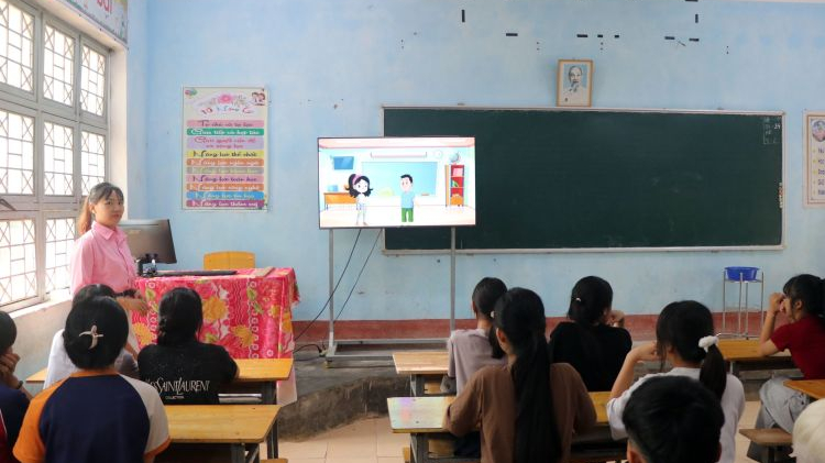 Quảng Ng&atilde;i th&iacute; điểm đưa tiếng Anh th&agrave;nh ng&ocirc;n ngữ thứ hai trong trường học