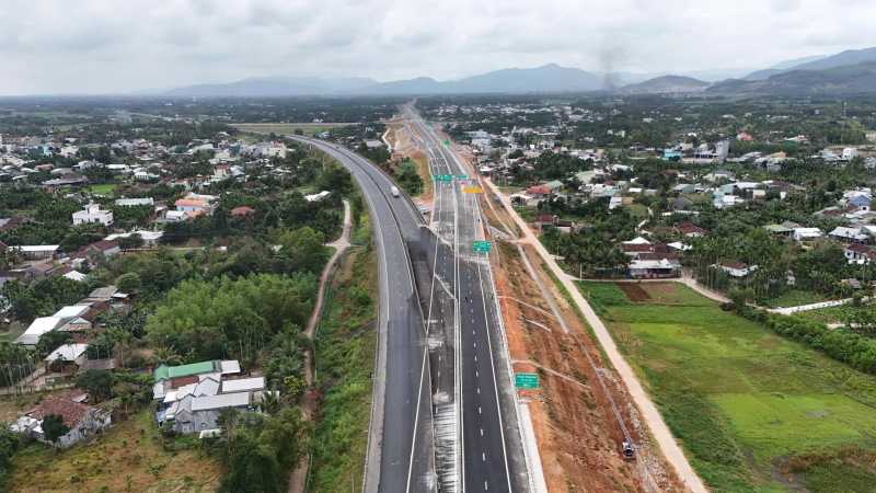 Cao tốc Quảng Ng&atilde;i - Ho&agrave;i Nhơn sắp th&ocirc;ng xe trong th&aacute;ng 3/2026