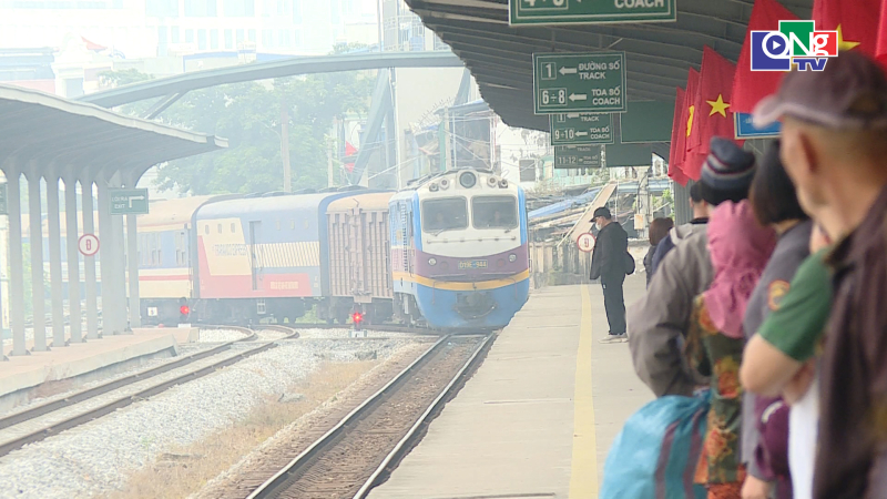 Ng&agrave;nh đường sắt giảm gi&aacute; v&eacute; t&agrave;u 3% sau khi tăng 10% 