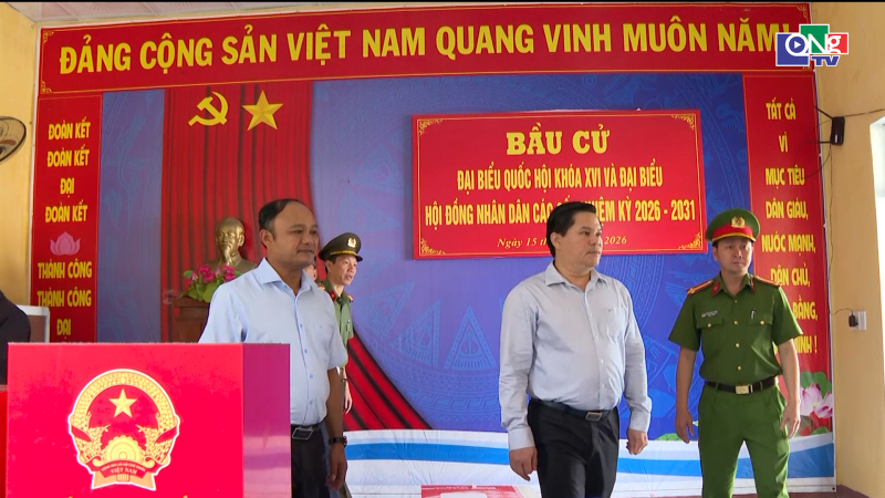 Ph&oacute; Chủ tịch UBND tỉnh Trần Phước Hiền kiểm tra c&ocirc;ng t&aacute;c chuẩn bị bầu cử