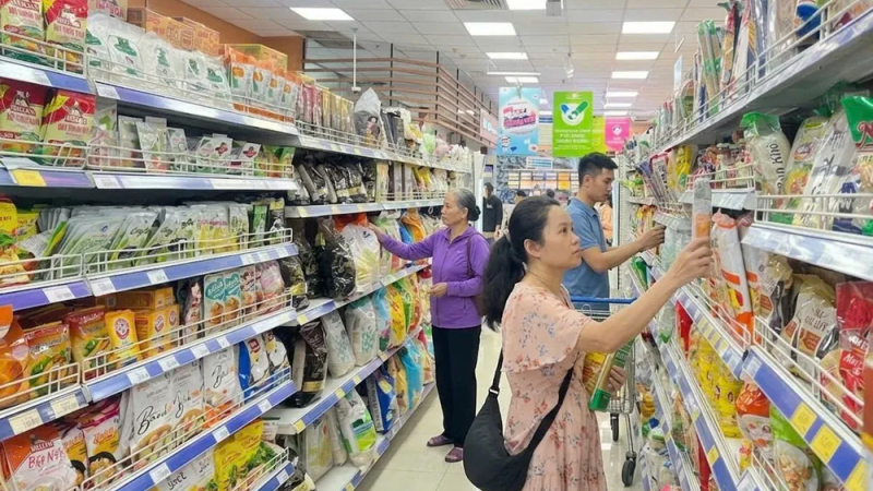 Si&ecirc;u thị giữ gi&aacute; h&agrave;ng h&oacute;a trước &aacute;p lực gi&aacute; xăng dầu 