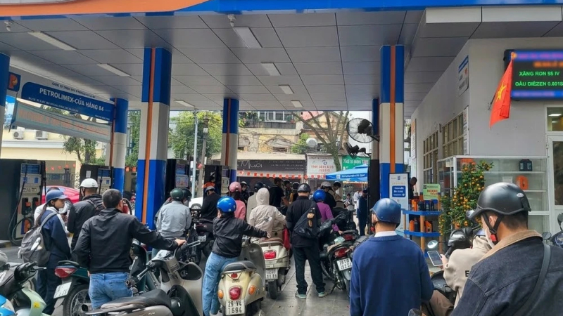 Giữ nguy&ecirc;n gi&aacute; b&aacute;n lẻ xăng dầu