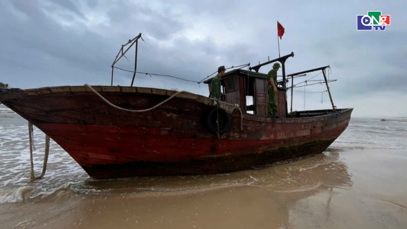  Ph&aacute;t hiện t&agrave;u c&aacute; kh&ocirc;ng người l&aacute;i tr&ocirc;i dạt v&agrave;o bờ biển