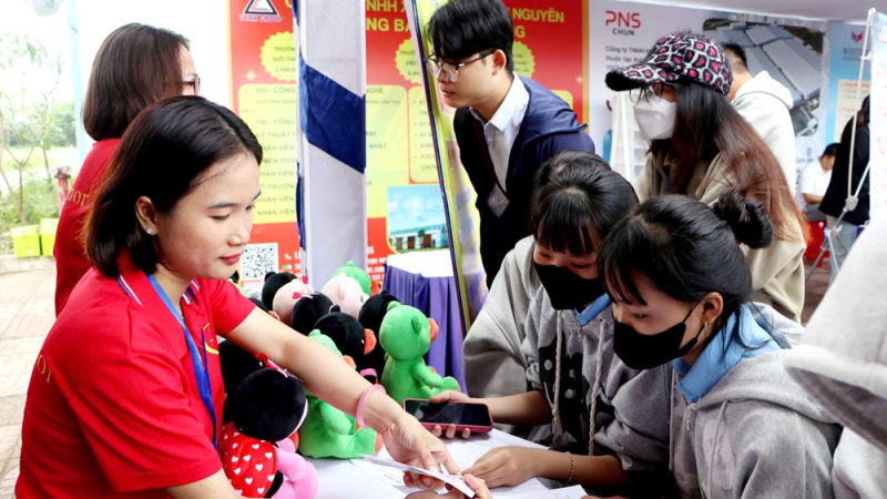 Nhiều cơ hội việc l&agrave;m ở Quảng Ng&atilde;i