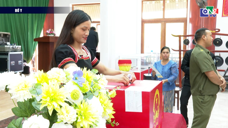 Kh&ocirc;ng kh&iacute; bầu cử tại x&atilde; bi&ecirc;n giới Bờ Y