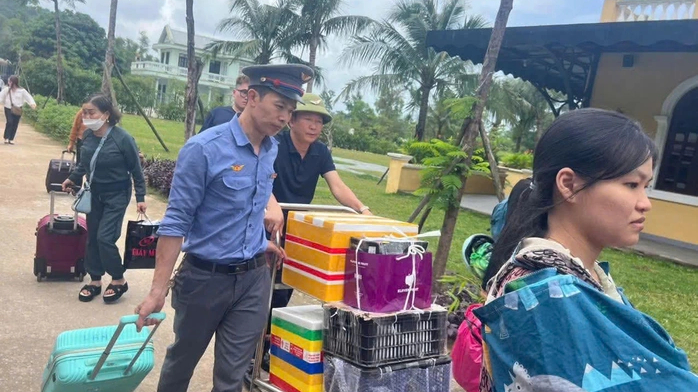 Nhiều đo&agrave;n t&agrave;u phải thay đổi lịch tr&igrave;nh v&igrave; sự cố đường sắt đ&egrave;o Hải V&acirc;n 