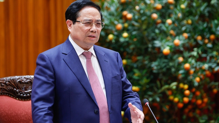 Thủ tướng: R&agrave; so&aacute;t giảm thuế, ph&iacute;, bố tr&iacute; ng&acirc;n s&aacute;ch để hỗ trợ b&igrave;nh ổn gi&aacute; xăng dầu 