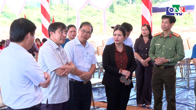 Ph&oacute; Chủ tịch Thường trực UBND tỉnh l&agrave;m việc tại x&atilde; Ia Tơi