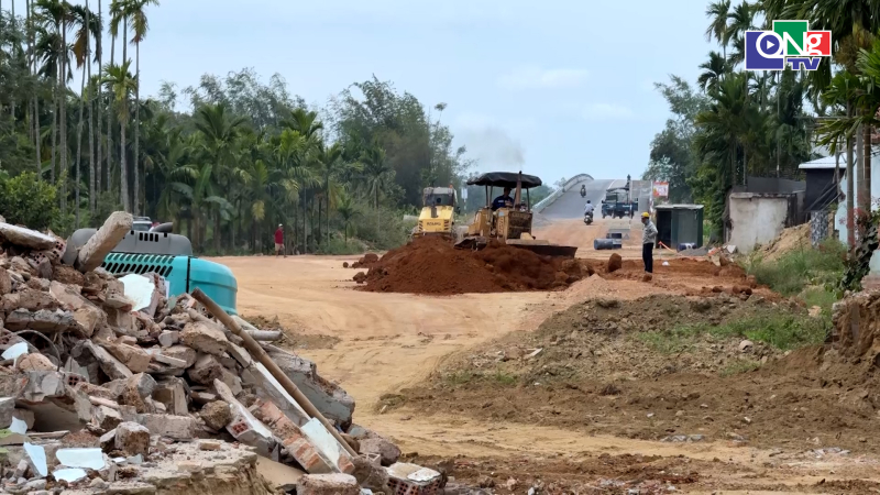 Quảng Ng&atilde;i: Chi hơn 45.000 tỷ đầu tư c&ocirc;ng, ưu ti&ecirc;n dự &aacute;n giao th&ocirc;ng động lực 