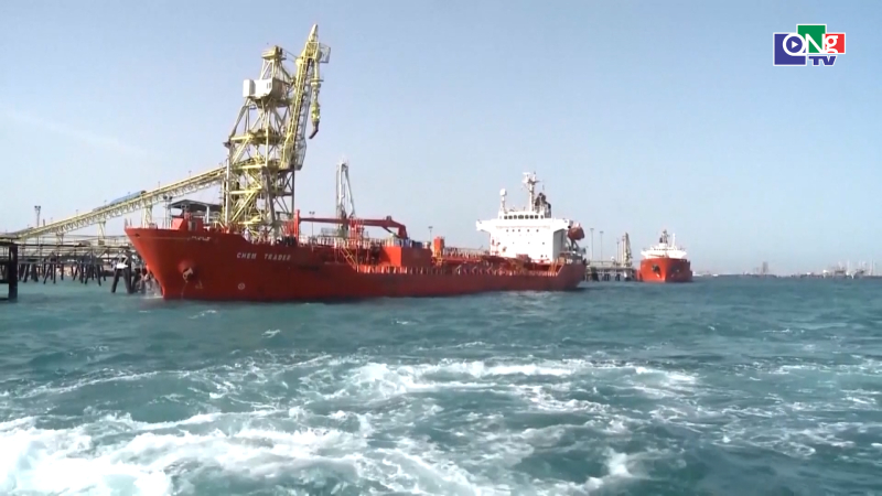 Chi ph&iacute; bảo hiểm cho t&agrave;u thuyền di chuyển qua eo biển Hormuz tăng vọt