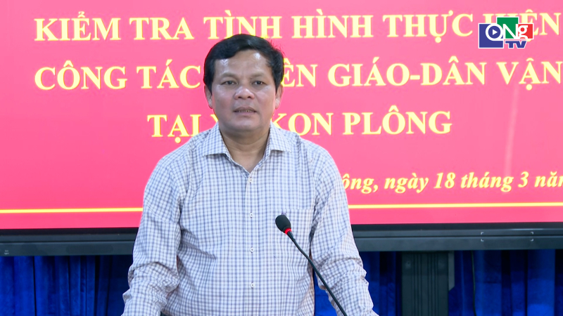 Chủ tịch HĐND tỉnh l&agrave;m việc với x&atilde; Kon Pl&ocirc;ng