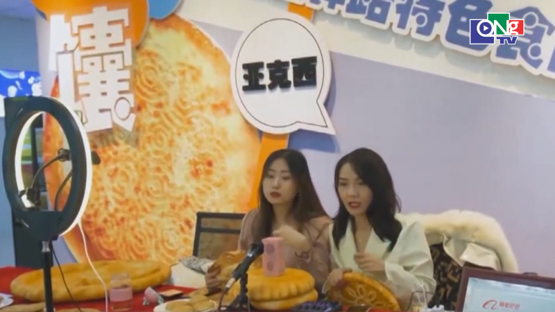 Trung Quốc siết chặt quản l&yacute; livestream b&aacute;n thực phẩm