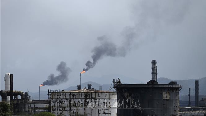 Mỹ nới lỏng cấm vận Venezuela để tăng nguồn cung dầu mỏ 