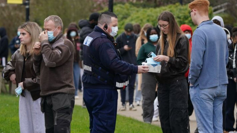 Anh n&acirc;ng cảnh b&aacute;o dịch vi&ecirc;m m&agrave;ng n&atilde;o l&ecirc;n cấp quốc gia 