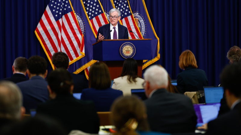 FED quyết định giữ nguy&ecirc;n l&atilde;i suất