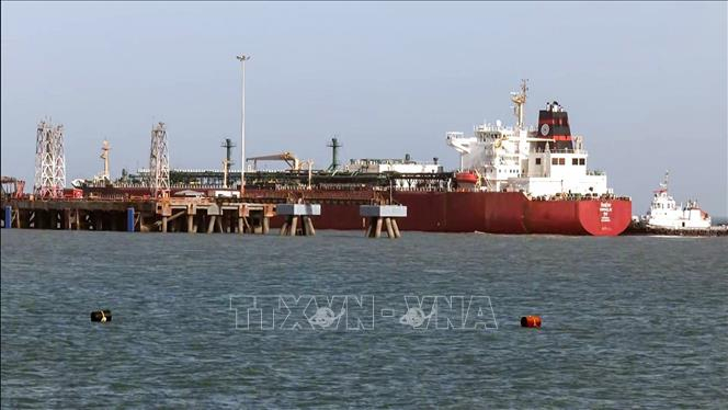 Mỹ cho ph&eacute;p tạm thời mua b&aacute;n dầu th&ocirc; Iran để b&igrave;nh ổn gi&aacute; năng lượng 