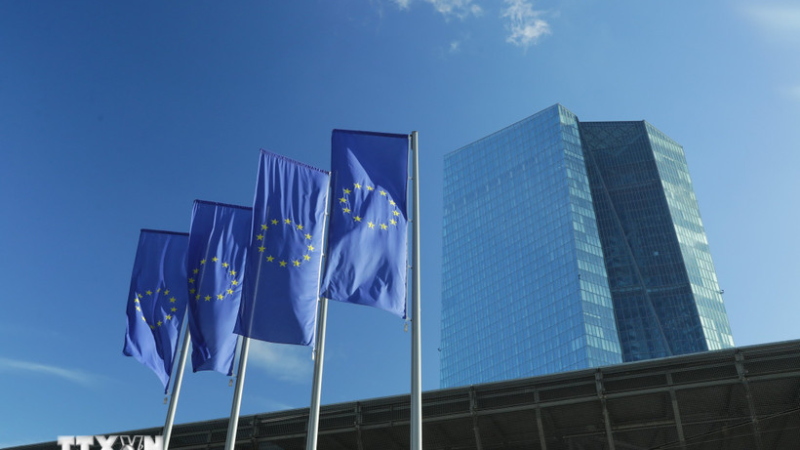 ECB c&oacute; thể sớm tăng l&atilde;i suất 