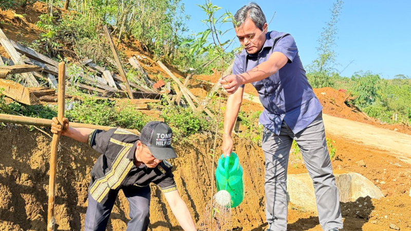 H&igrave;nh th&agrave;nh những l&agrave;ng hoa đ&oacute;n kh&aacute;ch ở Măng Đen