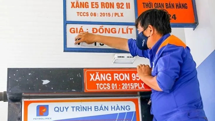 Gi&aacute; xăng dầu chỉ được điều chỉnh ngay nếu tăng tr&ecirc;n 15% 
